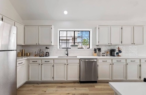 McNeil House | 5BR Bonnie Home Steps from It All!
