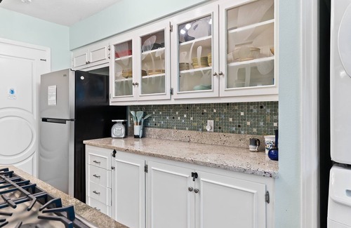 University Hills House | 5BR Double Unit On Creek - LARGE YARD - Sleeps 12