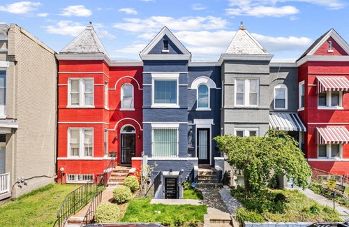 Columbia Heights House | 5BR Entire Home | 2 Kitchens + Outdoor Area