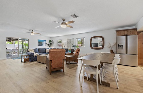 Gulfport House | 5BR family home w/Heated Pool ! Enjoy St Pete & the BEACH