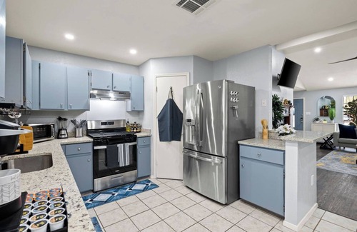 Copperfield House | 5BR/Game Room/Hot Tub/Big Yard/Sleeps 16/15 min DT