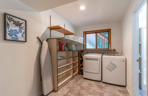 Grass Lawn House | 5BR Gem, Walk to Microsoft and Near Redmond DT