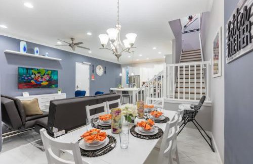 Davenport House | 5BR Getaway with Pool Arcade Games and Resort Access