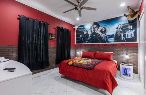 Davenport House | 5BR Getaway with Pool Arcade Games and Resort Access