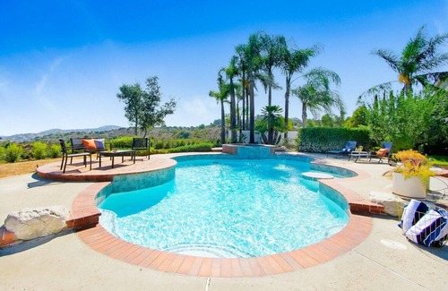 Walnut House | 5BR Hillside Villa + Pools + Game Room #TravelSGV