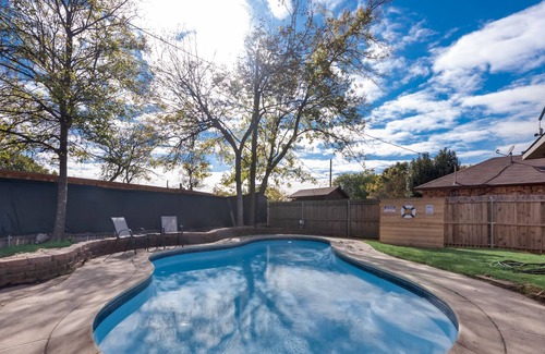 Buckner Terrace - Everglade Park House | 5BR Home -Swimming Pool -10 Min. to Downtown
