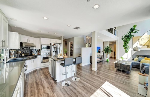 Canoga Park House | 5BR Home with Tranquil Hilltop View + Hot tub, Centrally Located to LA