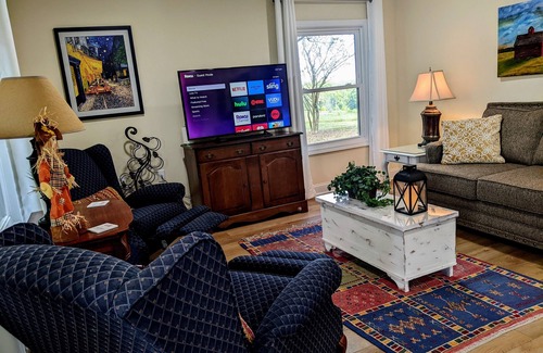 Chesnee Other | 5BR Hood Oaks Farm~✓Swim/Fish+King Bed+Sunrm+FirePt/nr Mtns+Lakes+I-85 & 26+TIEC