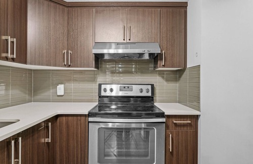 Calgary House | 5BR House » King Bed » AC » Pool Table » Garage