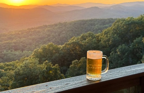 Mineral Bluff Apartment | 5BR+ Luxe, 180 views, Spa, Sauna