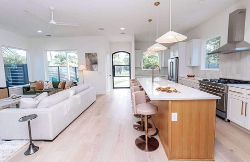 Clarksville House | 5BR Luxe Skyline Estate w/Pool & City Views