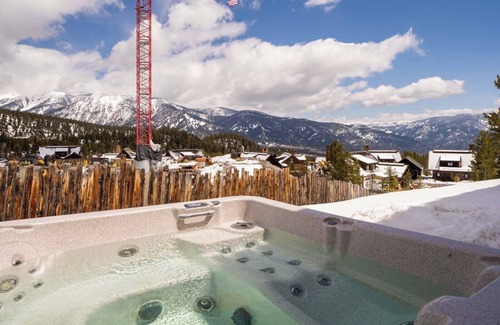 Spanish Peaks Cabin | 5BR Luxury Cabin with Private Hot Tub & Direct Ski Access