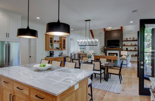 Reed Creek House | 5BR Luxury Lakefront w/Private Dock, Hot Tub, and Fire Pit. Pet Friendly!