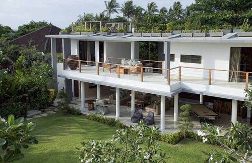 Jimbaran Bay Villa | 5BR Luxury Villa, 9Min Walk To Jimbaran Beach! W/Spacious Swimming Pool!