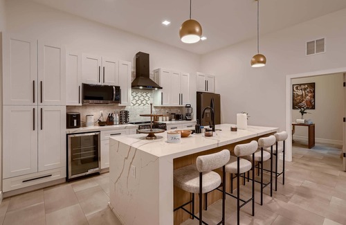 Seminole Villa | 5BR Modern Pool Villa with Billiards Arcade and Sauna