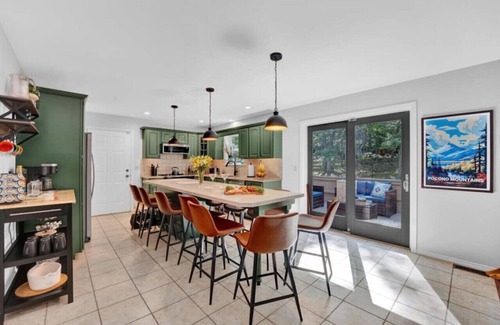 East Stroudsburg House | 5BR | Movie Theater+Poker+Arcade+Fire Pit+Jacuzzi