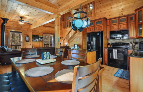 Ridges Over the Lake Cabin | 5BR, Near Lake Blue Ridge+Hot Tub+ Games+Fire pit