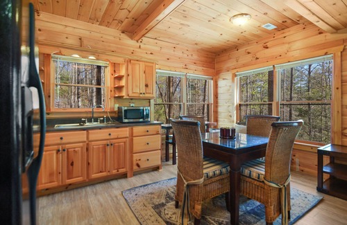 Ridges Over the Lake Cabin | 5BR, Near Lake Blue Ridge+Hot Tub+ Games+Fire pit