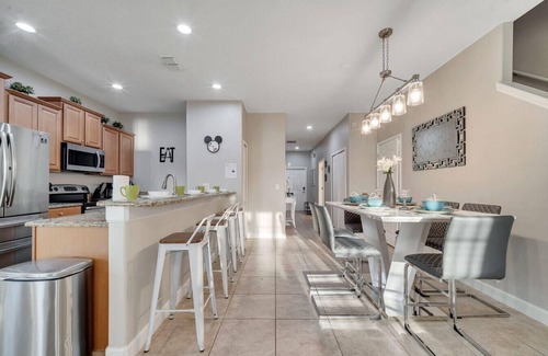 Historic Downtown Kissimmee Apartment | 5BR Paradise Palms Townhome, POOL, by Disney