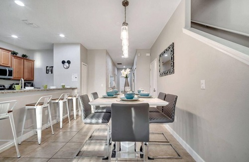 Historic Downtown Kissimmee Apartment | 5BR Paradise Palms Townhome, POOL, by Disney