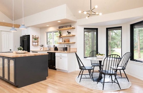 Woodland Park House | 5BR Pikes Peak Estate View- Fire Pit & Hot Tub