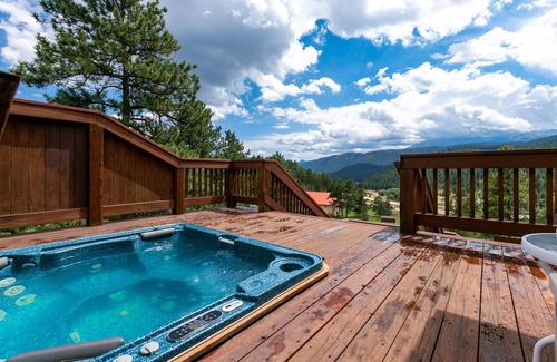 Woodland Park House | 5BR Pikes Peak Estate View- Fire Pit & Hot Tub