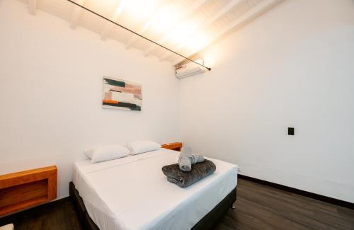 Las Lomas I Villa | 5BR Poblado Villa close to Lleras Jacuzzi Cinema AC