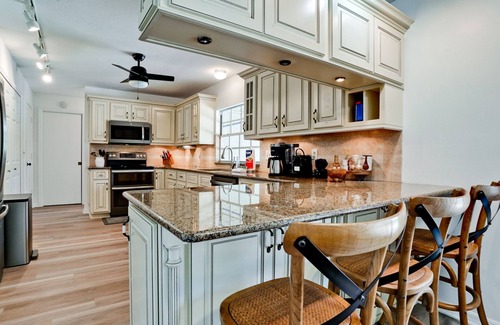 Palma Sola House | 5BR Pool Home Near Beach & IMG Academy