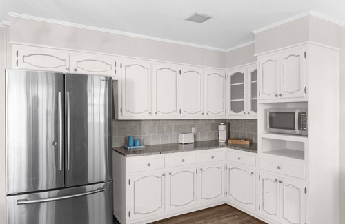 Glen Iris House | 5br Retreat: 4mins to UA - BBQ - Firepit - Games