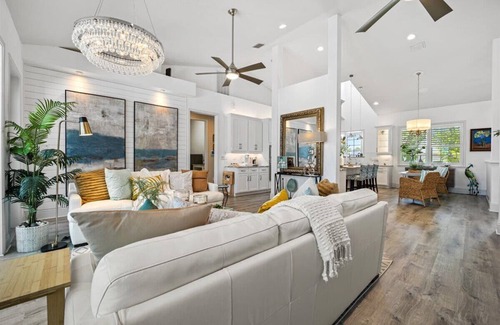 Palm Harbor House | 5BR Retreat | Heated Pool, Spa, Bikes, Views!
