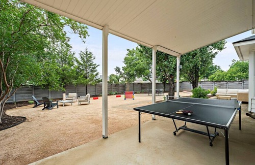 Cat Hollow House | 5BR Retreat + Theater & Games