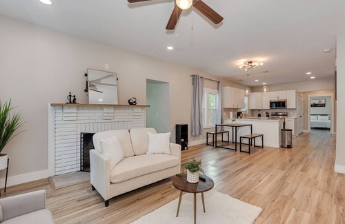 Charlotte House | 5BR Retreat With Hot Tub – Near Uptown & Airport!