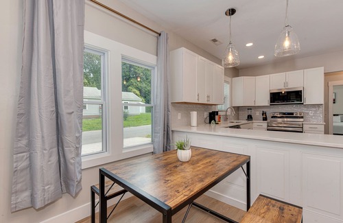 Charlotte House | 5BR Retreat With Hot Tub – Near Uptown & Airport!