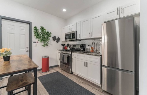 North Philadelphia East House | 5BR | Sleeps 14 | Street Parking | 10 min to DT