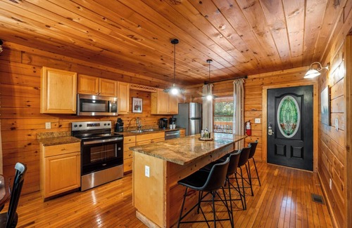 Pigeon Forge Cabin | 5BR Smoky Mtn Retreat: Pool, Hot Tub, GameRoom & Views