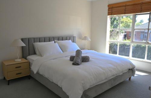 Glen Waverley House | 5BR Spacious Convenient Home in Central Glen