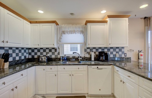North End House | 5BR Steps to Beach & Boardwalk! Beach Tags Included!
