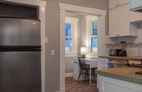 Neartown House | 5BR The Hera! Luxury Mansion in Montrose w/Pool!