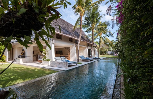 Seminyak Villa | 5BR Villa W/Tranquil Tropical Garden Located In Central Seminyak!