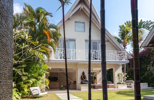 Seminyak Villa | 5BR Villa W/Tranquil Tropical Garden Located In Central Seminyak!