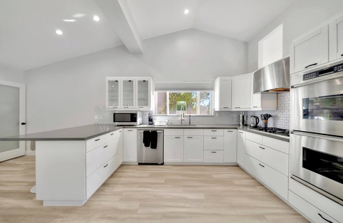 Woodland Hills House | 5BR w/Hot Tub, Fire Pit, Views & 2 King Beds