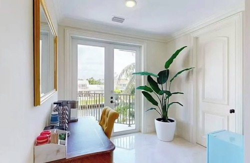 East Fort Lauderdale House | 5BR Waterfront Villa | Pool, Spa & Outdoor Dining