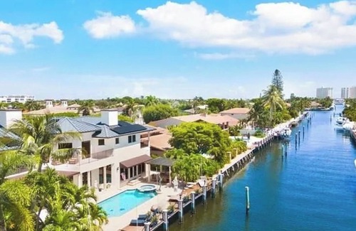 East Fort Lauderdale House | 5BR Waterfront Villa | Pool, Spa & Outdoor Dining