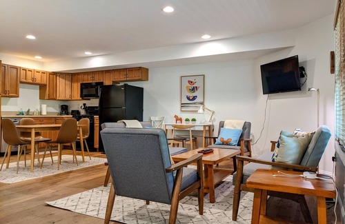 Lincoln House | 5BR White Mountain Condo with AC, Pools and Tennis