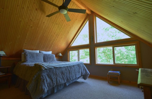 Bostic House | 5G WiFi 4Season NC Foothills Cabin on 7 Acres, Facing South Mountain State Park