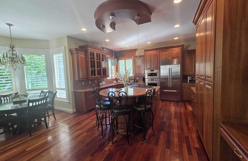 Sunnyside House | 5K SF Luxury Retreat Near PDX - Chef’s Kitchen, Theater, Sauna, on Mt. Scott