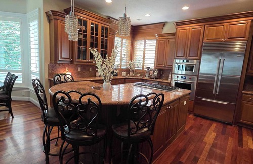 Sunnyside House | 5K SF Luxury Retreat Near PDX - Chef’s Kitchen, Theater, Sauna, on Mt. Scott