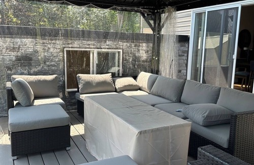 Sherwood Park House | 5k sq. ft/sleeps 20/king/Qn Airbed/Jacuzzi/Gazebo