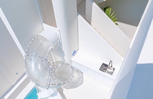 South Pattaya Villa | 5km to beach – pool villa with slide, karaoke & kitchen, perfect for family fun.