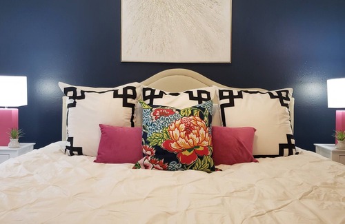 Greensboro Apartment | 5min→Airport-Fast wifi-Kings-Pool-Free Parking